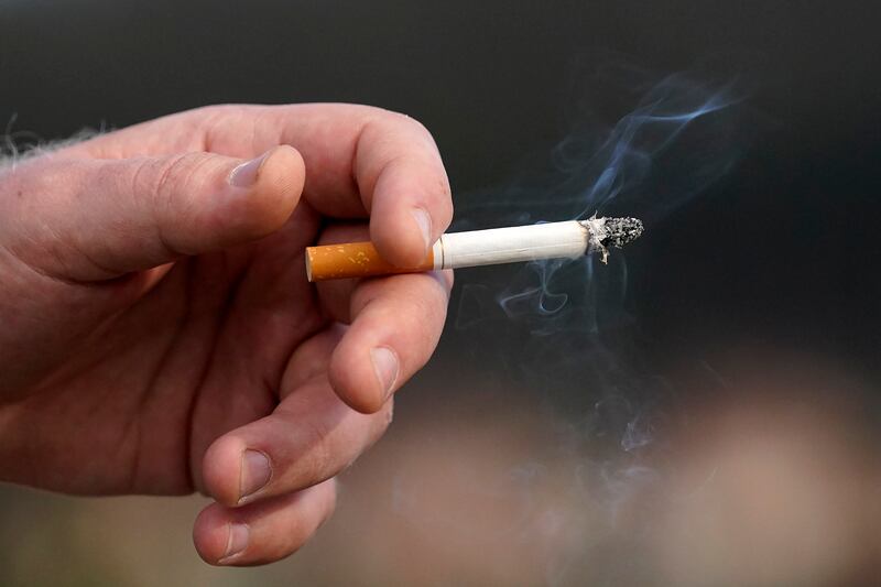 U.K. smoking ban: Canada should do the same, experts say