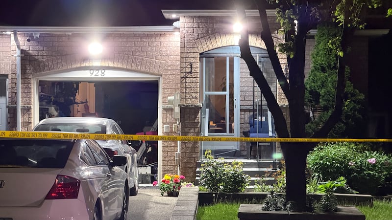 2 men reportedly stabbed during home invasion in Mississauga