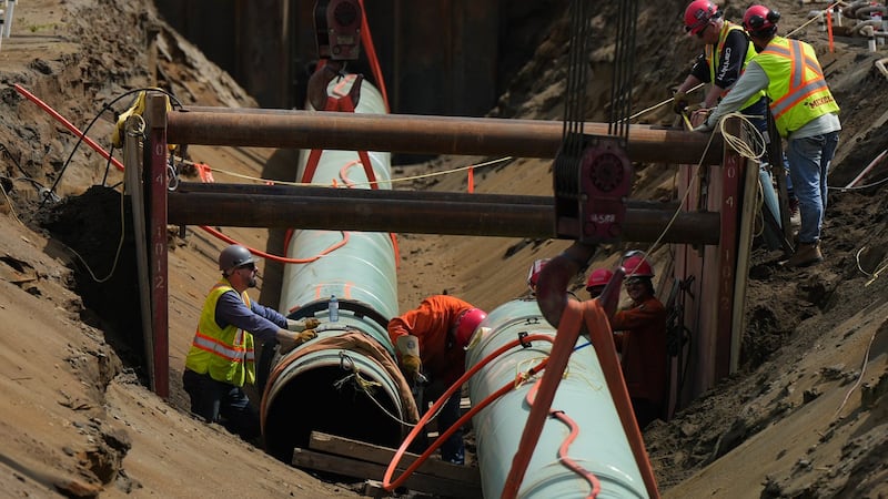 Majority of Canadians think Ottawa should keep the Trans Mountain pipeline: poll