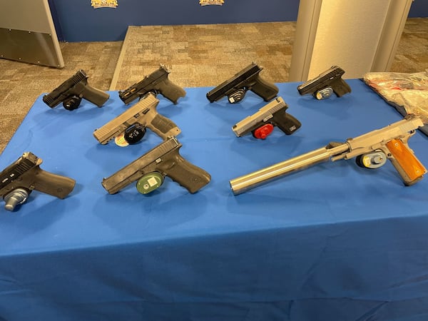 Winnipeg police seize 21 loaded handguns from apartment