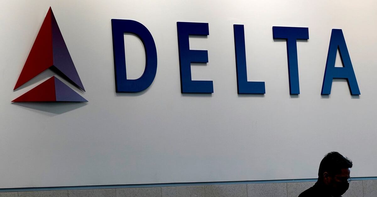 Delta-Jets kollidieren am Boden des New Yorker Flughafens LaGuardia bei ...
