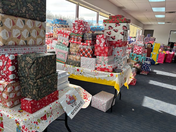 Christmas Elves bring Christmas gifts to seniors across Montreal