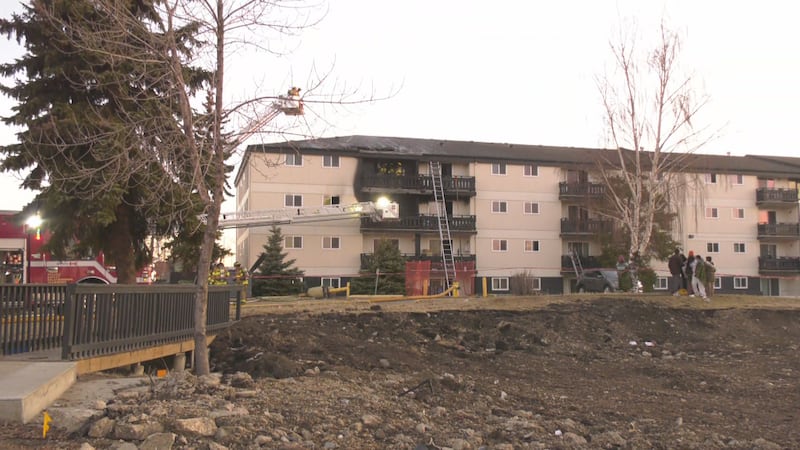 1 hospitalized, several rescued from balconies in apartment complex fire