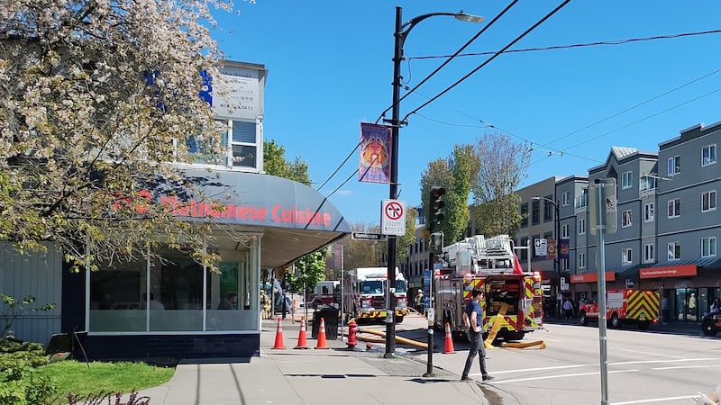 Firefighter hospitalized after fire in vacant building in East Vancouver