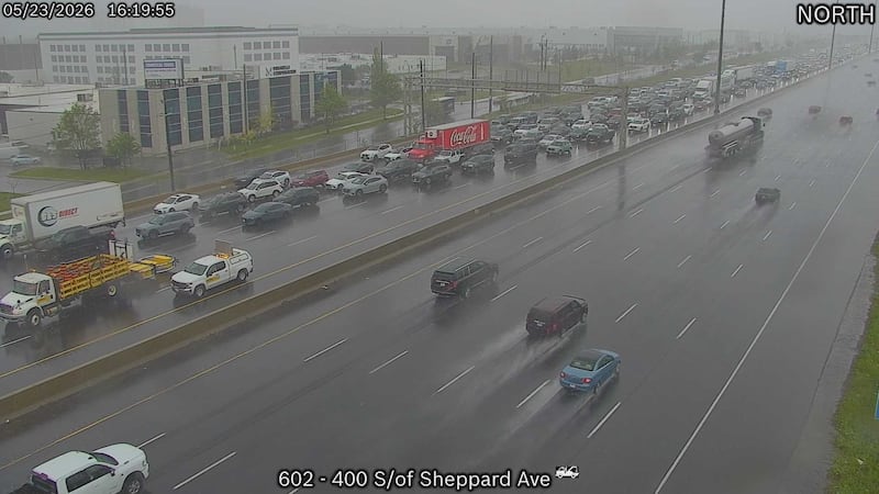 Southbound Hwy. 400 in Toronto almost completely blocked following to multi-vehicle collision