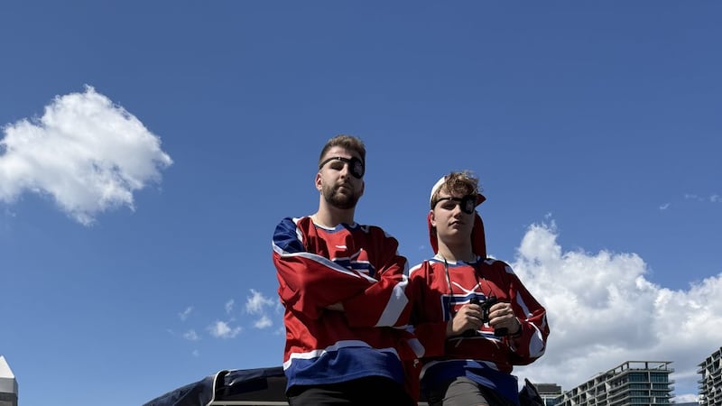 Canadiens superfans attempt red-towel takeover in Tampa for playoff opener