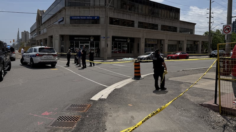 Male dead after daylight stabbing in Mississauga