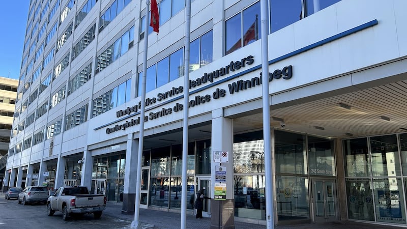 Man stabbed in Assiniboia Downs parking lot: Winnipeg police