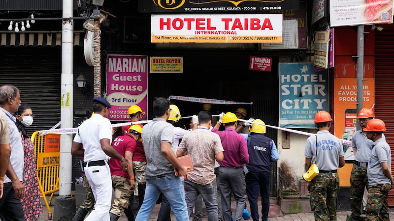 Fire in a building housing several hotels in eastern India kills 9 and injures 6