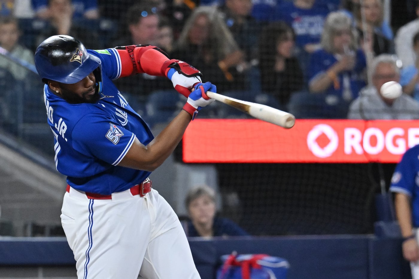 Sanchez's two-run shot lifts Blue Jays to 4-2 win over Guardians in rubber