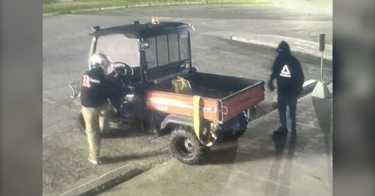RCMP searching for suspects after ATM stolen from Dauphin business