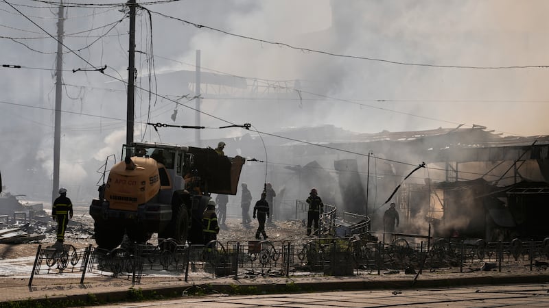 Russia threatens more strikes on Kyiv, urges foreigners to leave city