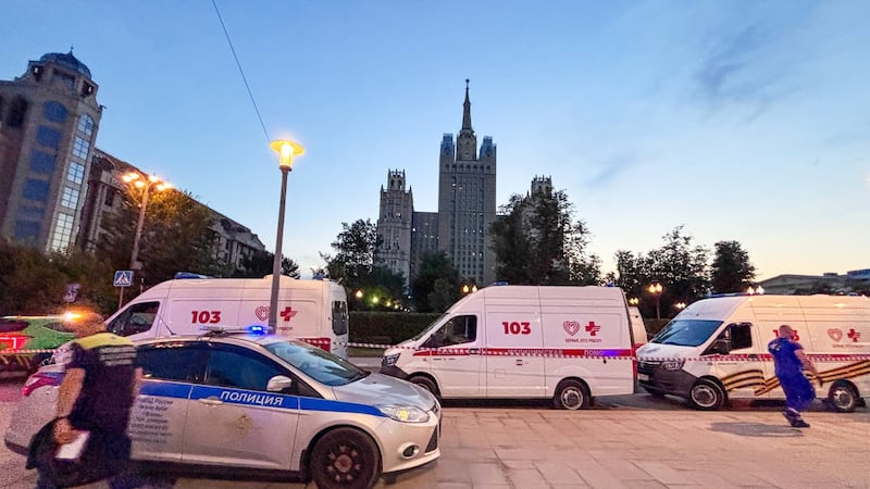 3 people killed, at least 21 wounded in Moscow restaurant bombing, Russian officials say