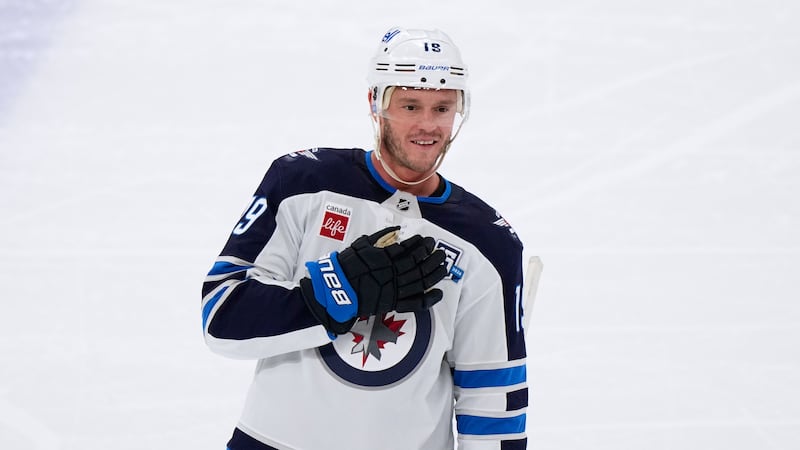 Jonathan Toews expected to announce retirement Friday