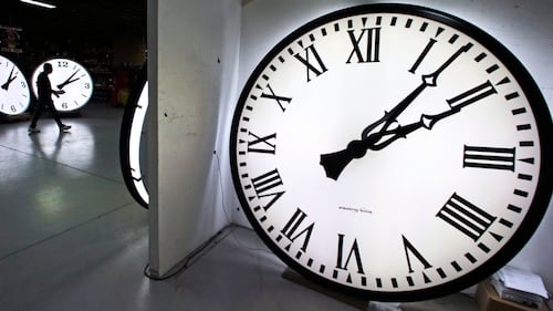 Senator says U.S. daylight time bill faces tough fight