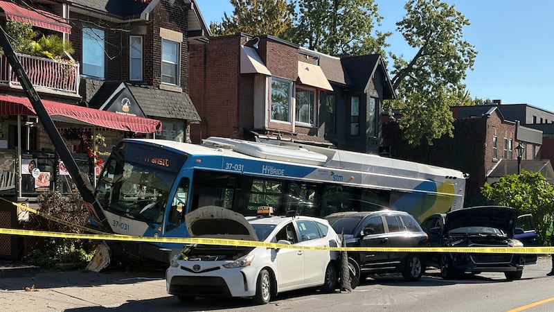 Bus driver suffers medical episode, crashes into vehicles and restaurant patios in NDG
