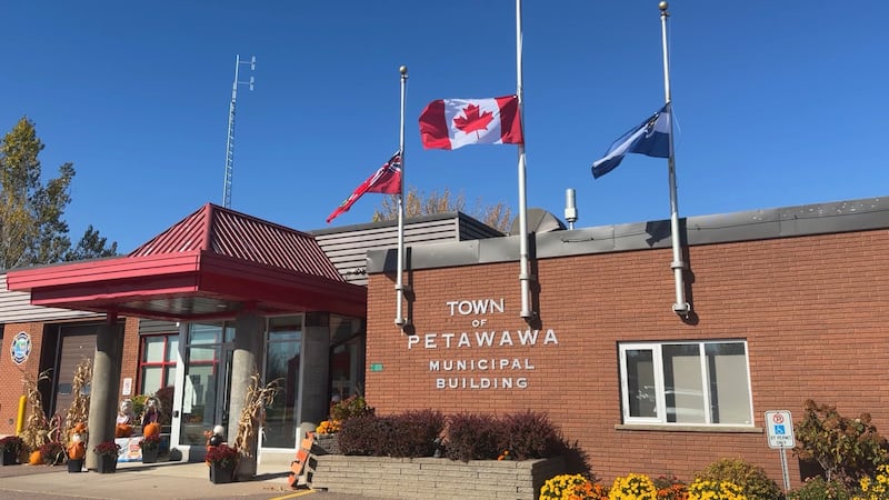 Town of Petawawa, Ont., extending condolences following fatal fire at CFB Wainwright