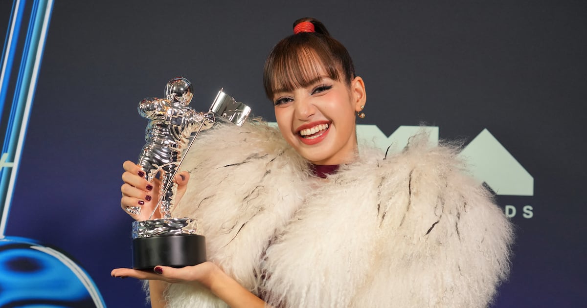 Madonna opens starry 2026 MTV VMAs, LISA wins first award: What to know about the show - CTV News