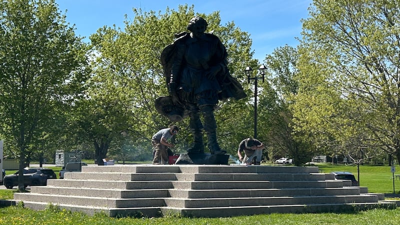 Samuel de Champlain monument to return to Couchiching Beach Park