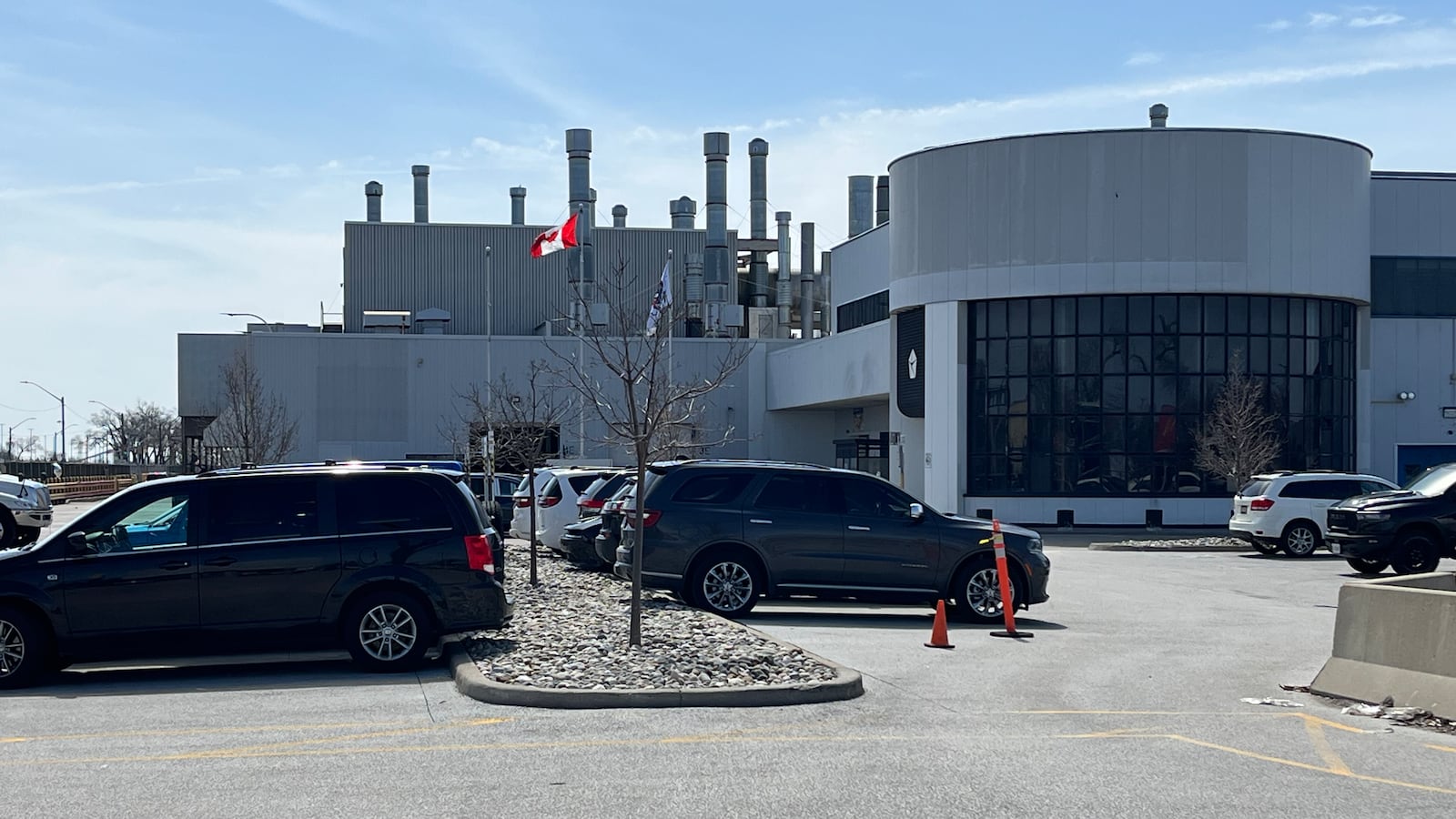 Note Assembly Windsor Windsor Assembly Plant surpasses 1,000 new hires for third shift ...