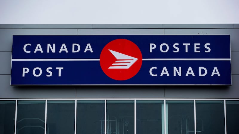 Bilingualism ‘preferable’ for next Canada Post CEO, Ottawa says