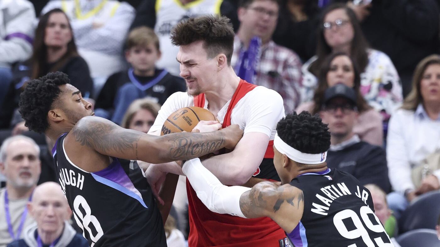 Toronto Raptors Centre Toronto Raptors sign centre Castleton to second 10-day contract with ...