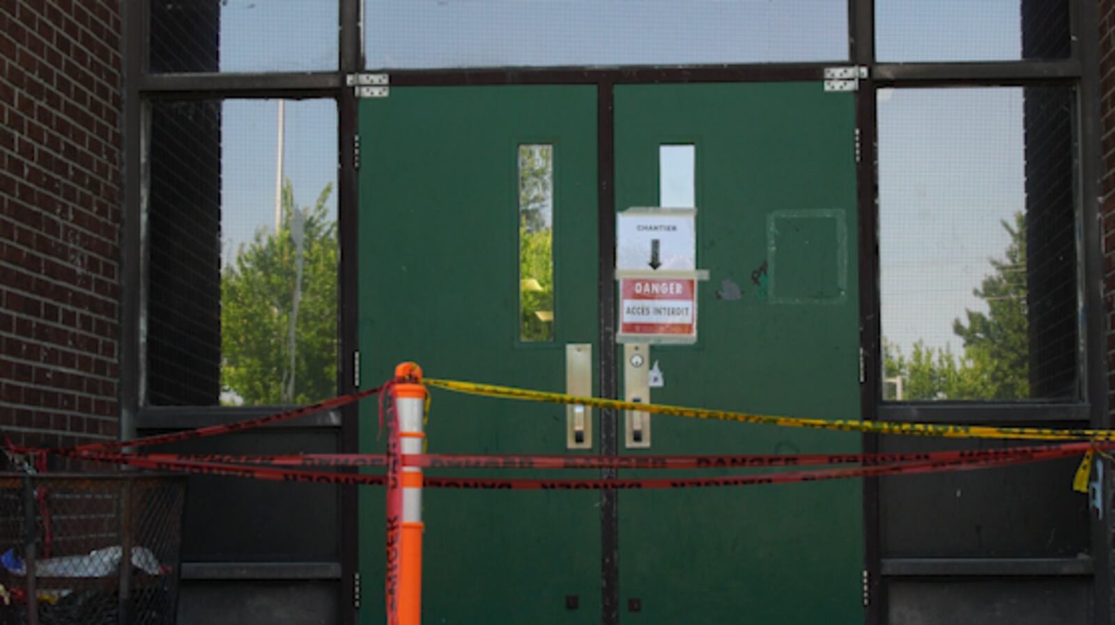 Asbestos found at Laval high school, extending closure for decontamination