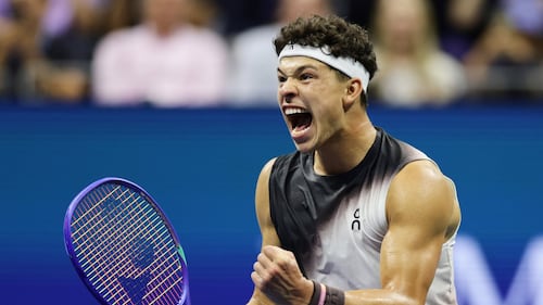 Shelton ends Alcaraz’s title reign in late-night marathon, will face Tiafoe in U.S. Open semis