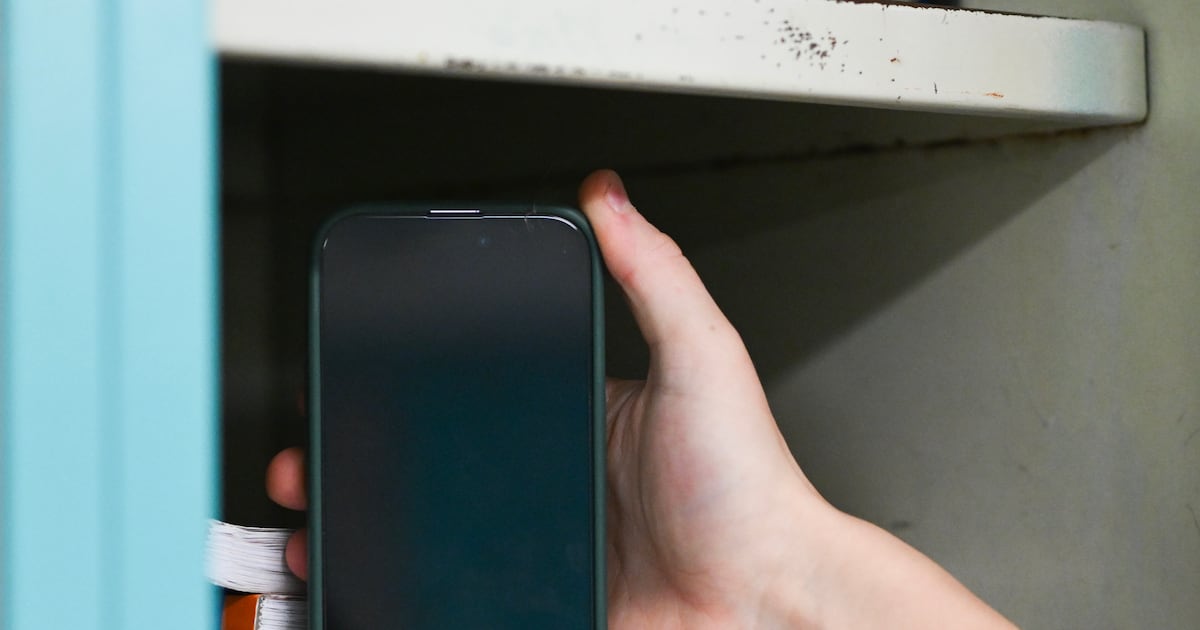 Quebec students begin second school year without cellphones - CTV News
