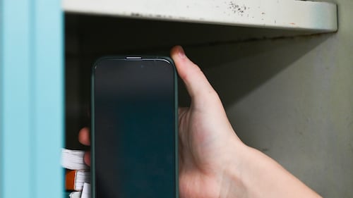 Quebec students begin second school year without cellphones