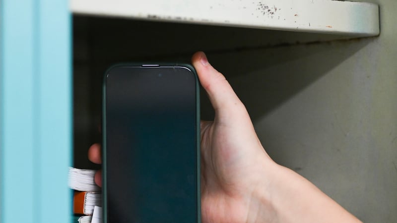 Quebec students begin second school year without cellphones