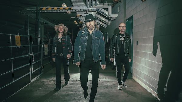 Headliner - The Road Hammers
