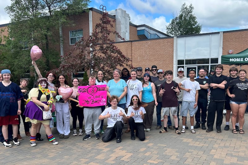 Teacher, former mayor’s cancer fight unites Espanola students, staff, community