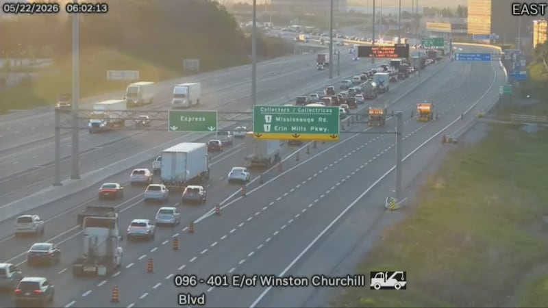 ‘Major problems’ on EB Hwy. 401 in Mississauga after police investigation closes collector lanes