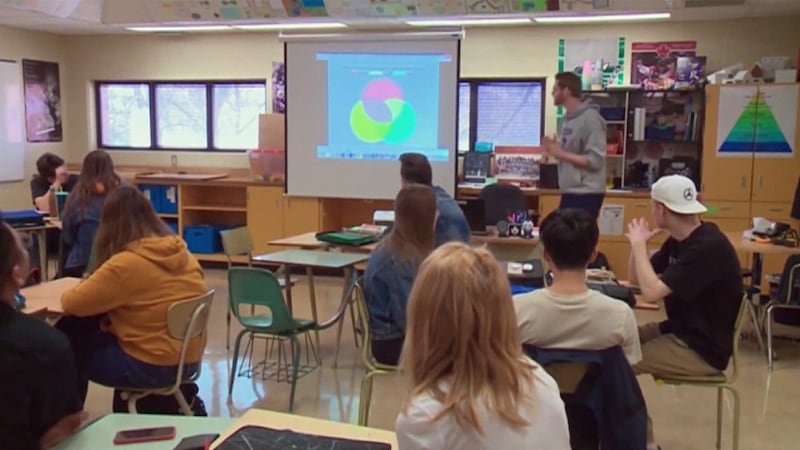 Education expert wants to see larger problems addressed for why Ontario students are missing school