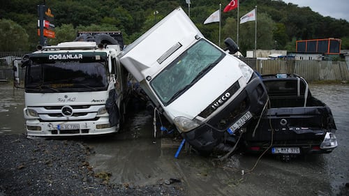 Heavy rain shuts down Istanbul, causing flooding and 3 deaths