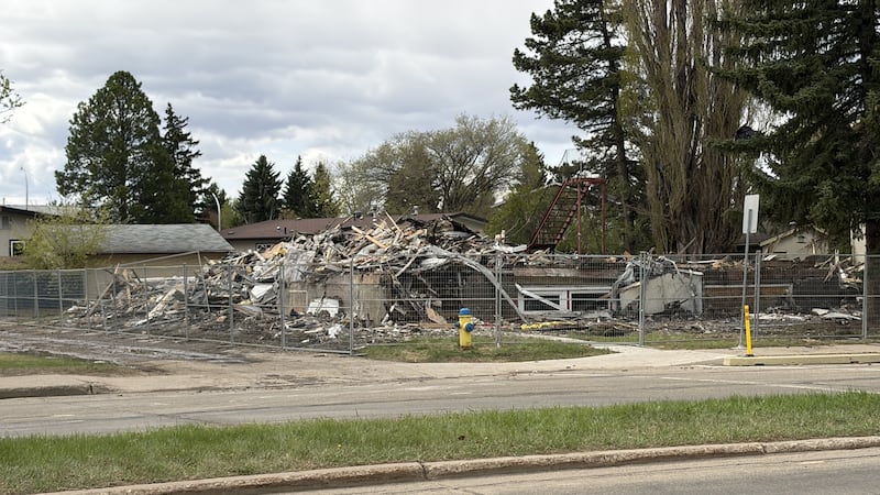 Church sustains minor damage after nearby fire in south Edmonton