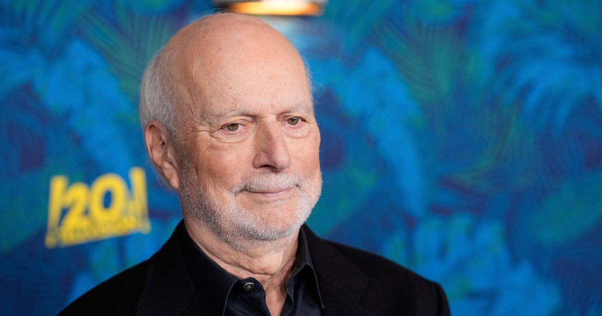 James Burrows, director de comedias clásicas de televisión, incluyendo 'Cheers' y 'Friends', muere en 85