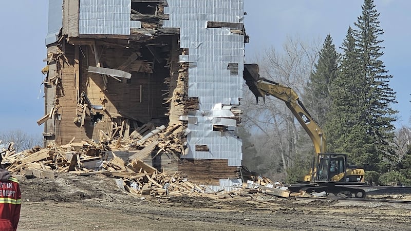 Austin grain elevator demolished