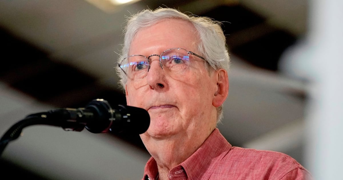McConnell gibt an, dass ein Sturz zu seinem Krankenhausaufenthalt führte ...