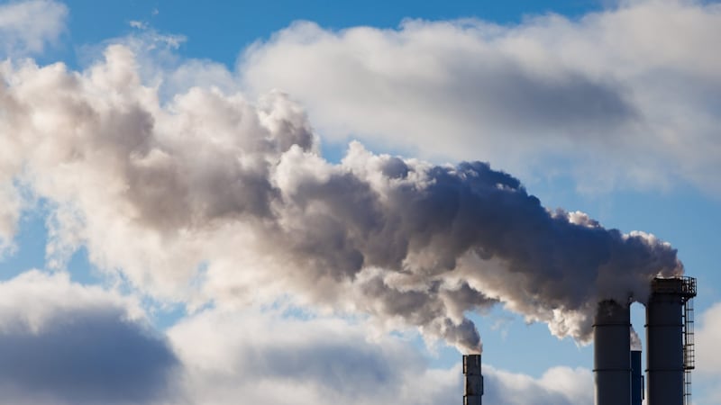 Judge rejects federal bid to quash case over greenhouse gas emission targets