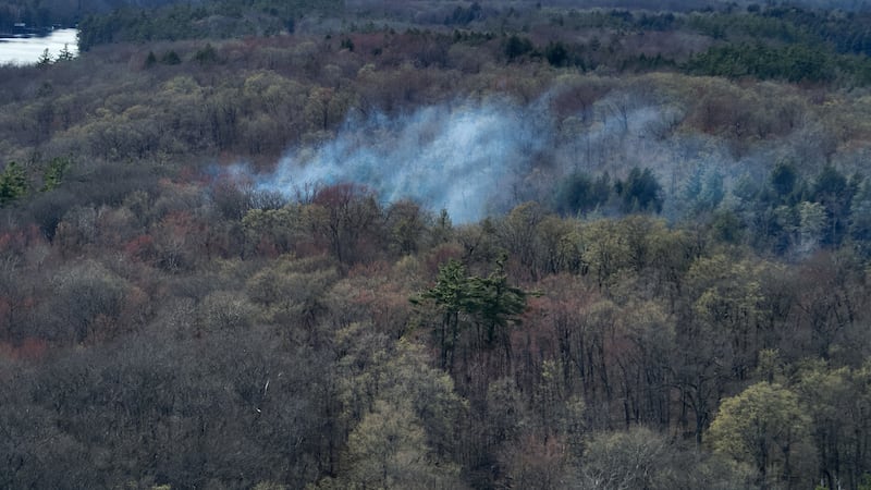 Crews tackle fast-moving wildfire in Muskoka