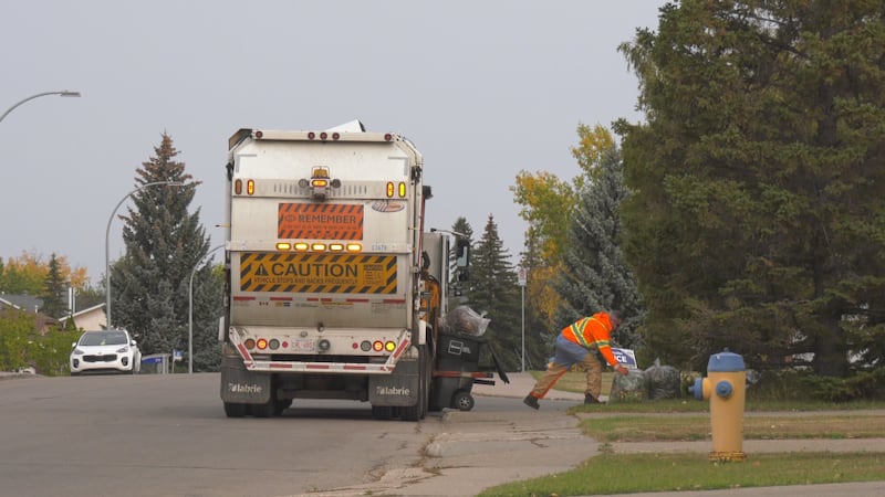 Edmonton’s spring yard waste collection begins Monday. Here’s what to know