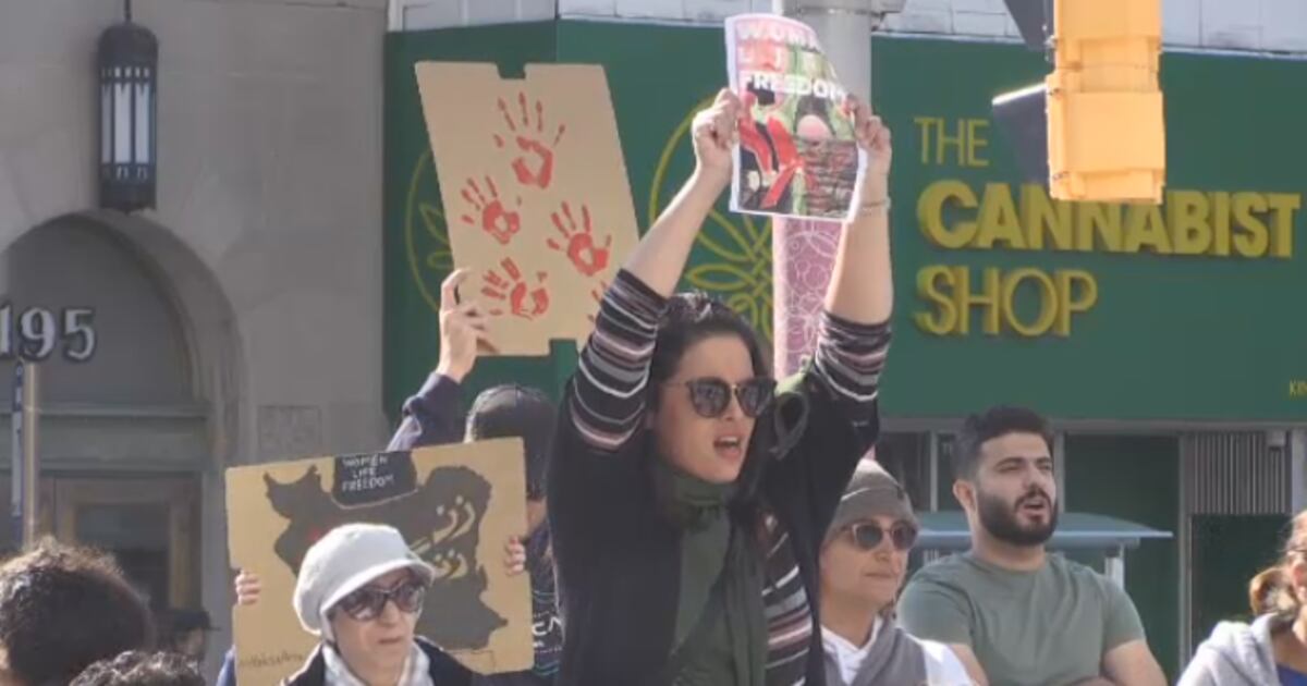 Hundreds rally in support of Iranian protesters in downtown Kitchener