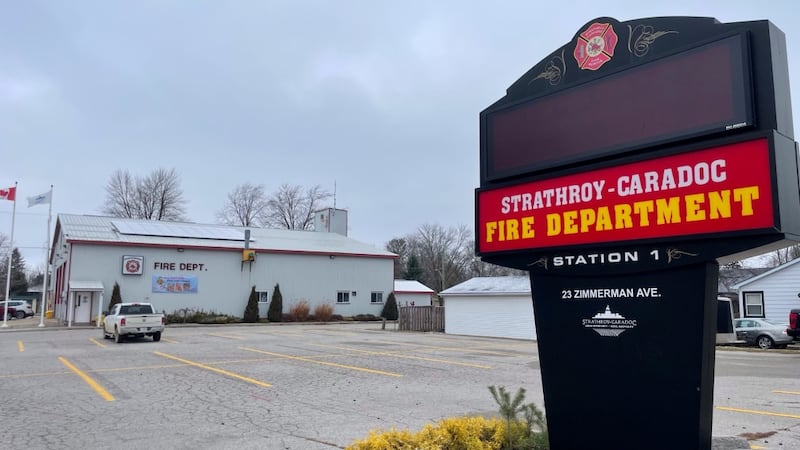 Off-duty officer helps residents evacuate house fire