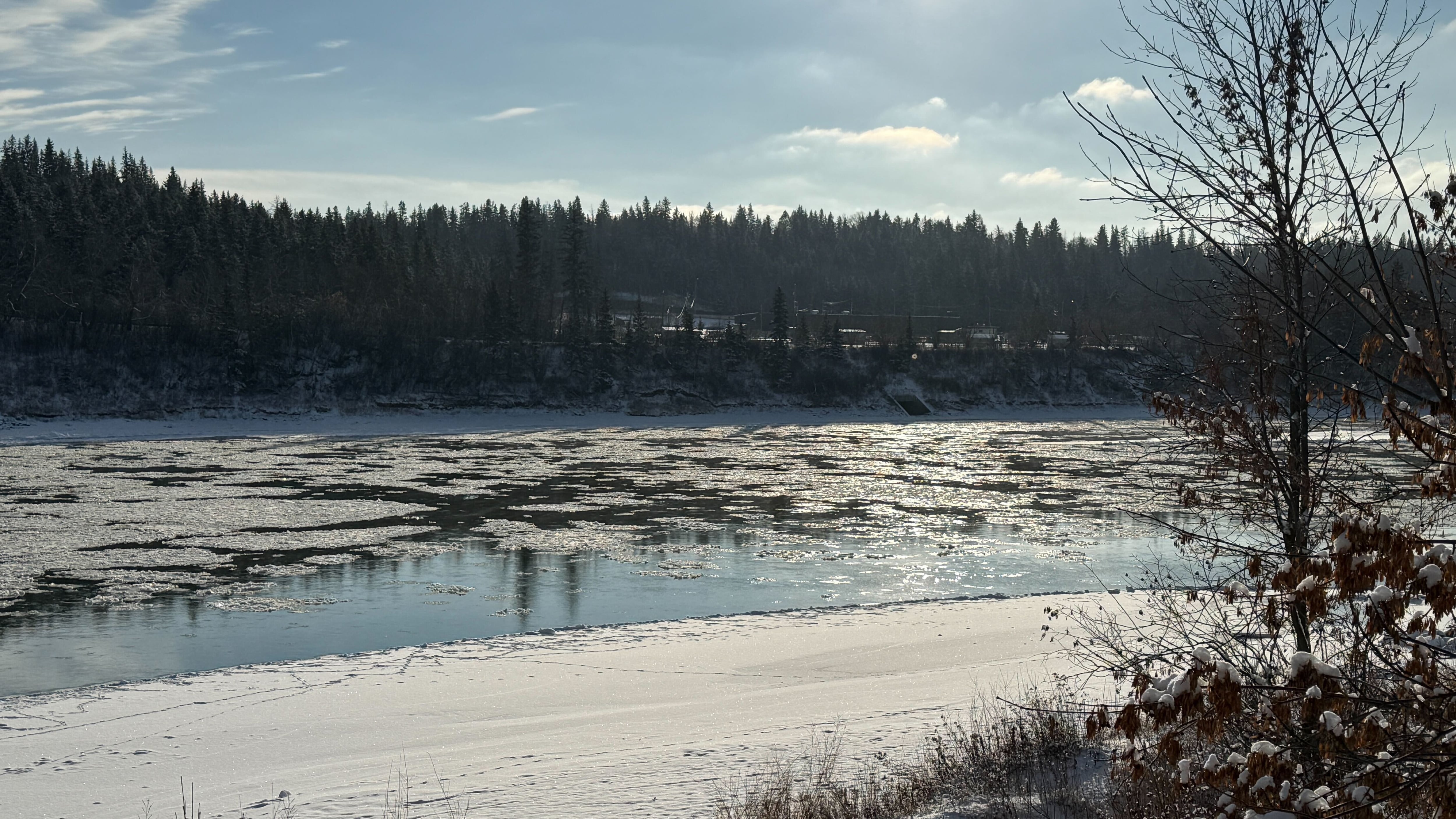 Ice forms on the North Saskatchewan River in Edmonton, Alta. on Nov. 28, 2025. (Sean McClune/CTV News Edmonton)