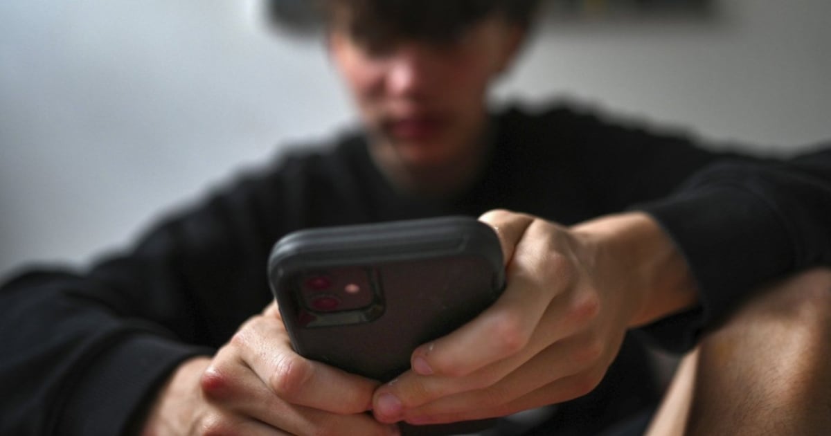 Spain considers social media ban for under-16s, joining others in Europe