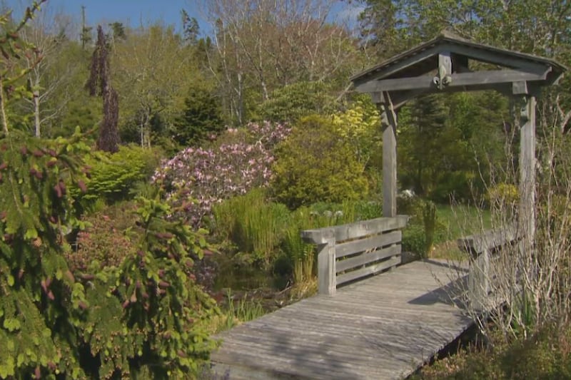 Nova Scotia family providing garden tours to support food bank