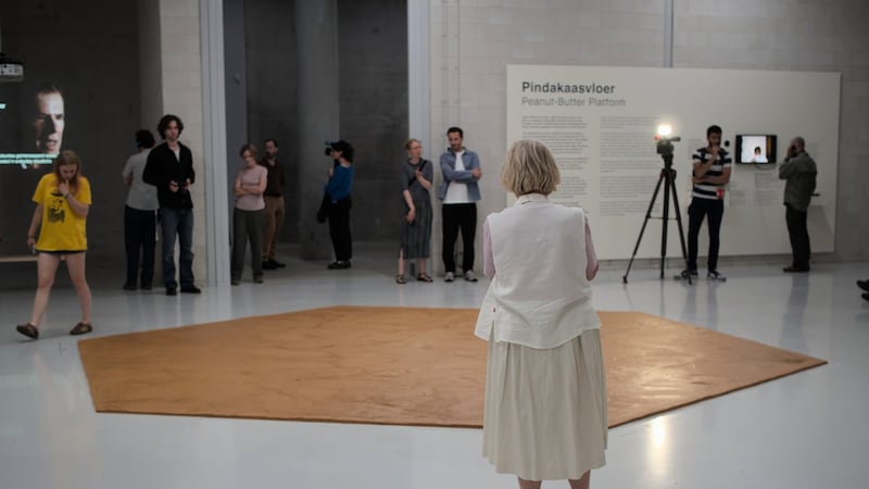 Museum honours a late artist by covering its floor in enough peanut butter to make 15,000 sandwiches