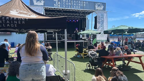 Hundreds of people stopped to check out the air guitarist. (CTV/Avery MacRae)